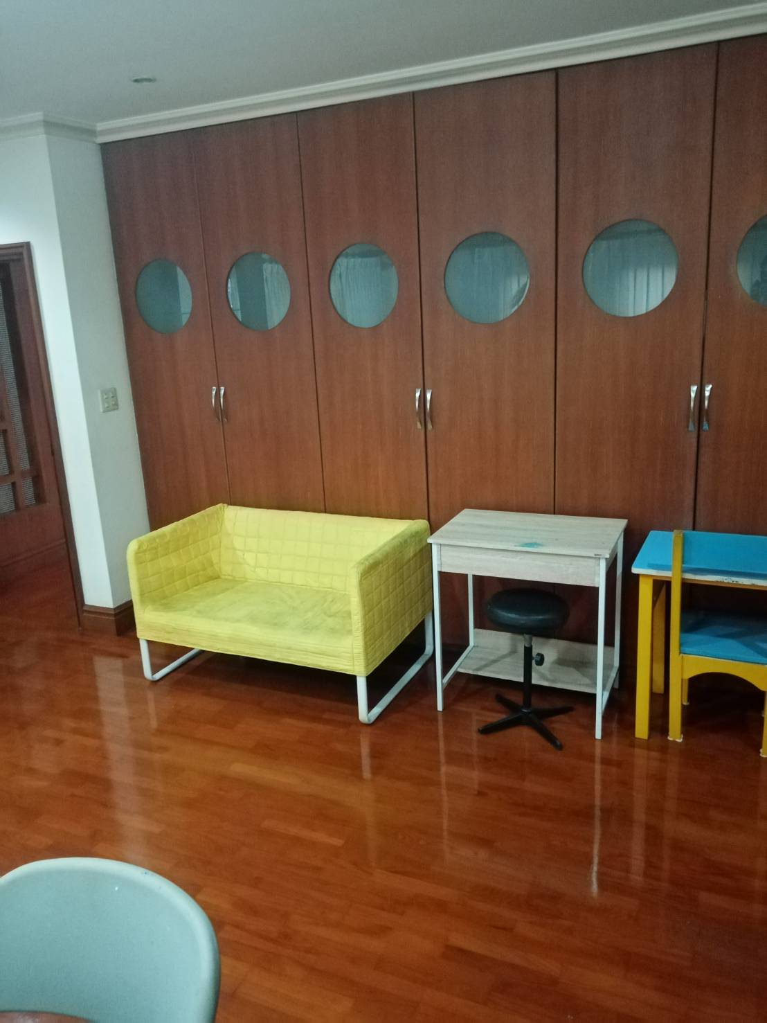 ขาย / ให้เช่าบ้านเดี่ยว 2 ชั้น ติดถนนพุทธมณฑล สาย 1 หมู่บ้านมหาดไทย 1 ขนาด 101 ตรว 4 ห้องนอน 5 ห้องน้ำ