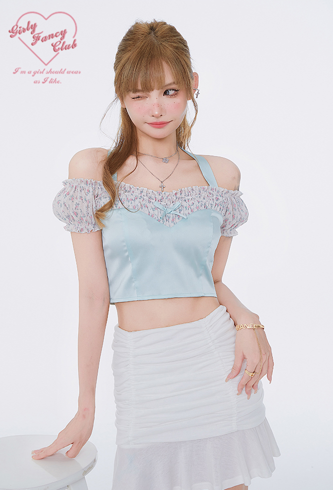 Girly Fancy Club : พรีออเดอร์ เสื้อครอปสั้นเปิดไหล่ผ้าซาตินมันเงา มีสายคล้องคอหวานๆ แบรนด์แท้