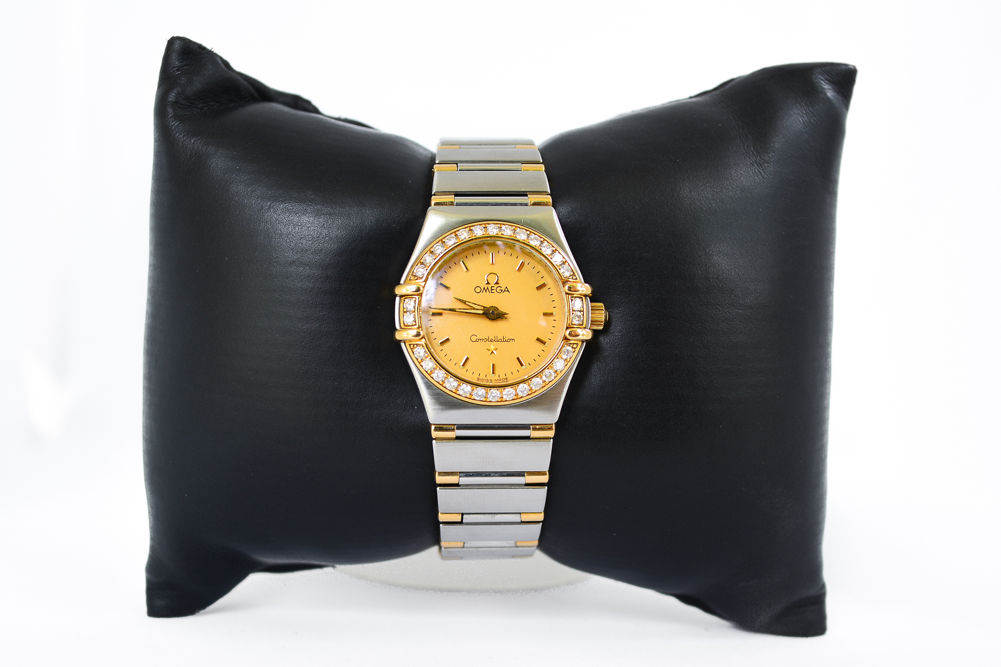 Omega Constellation 2 tone 18k lady หน้าทองลายผ้า ขอบเพชร (Sold)