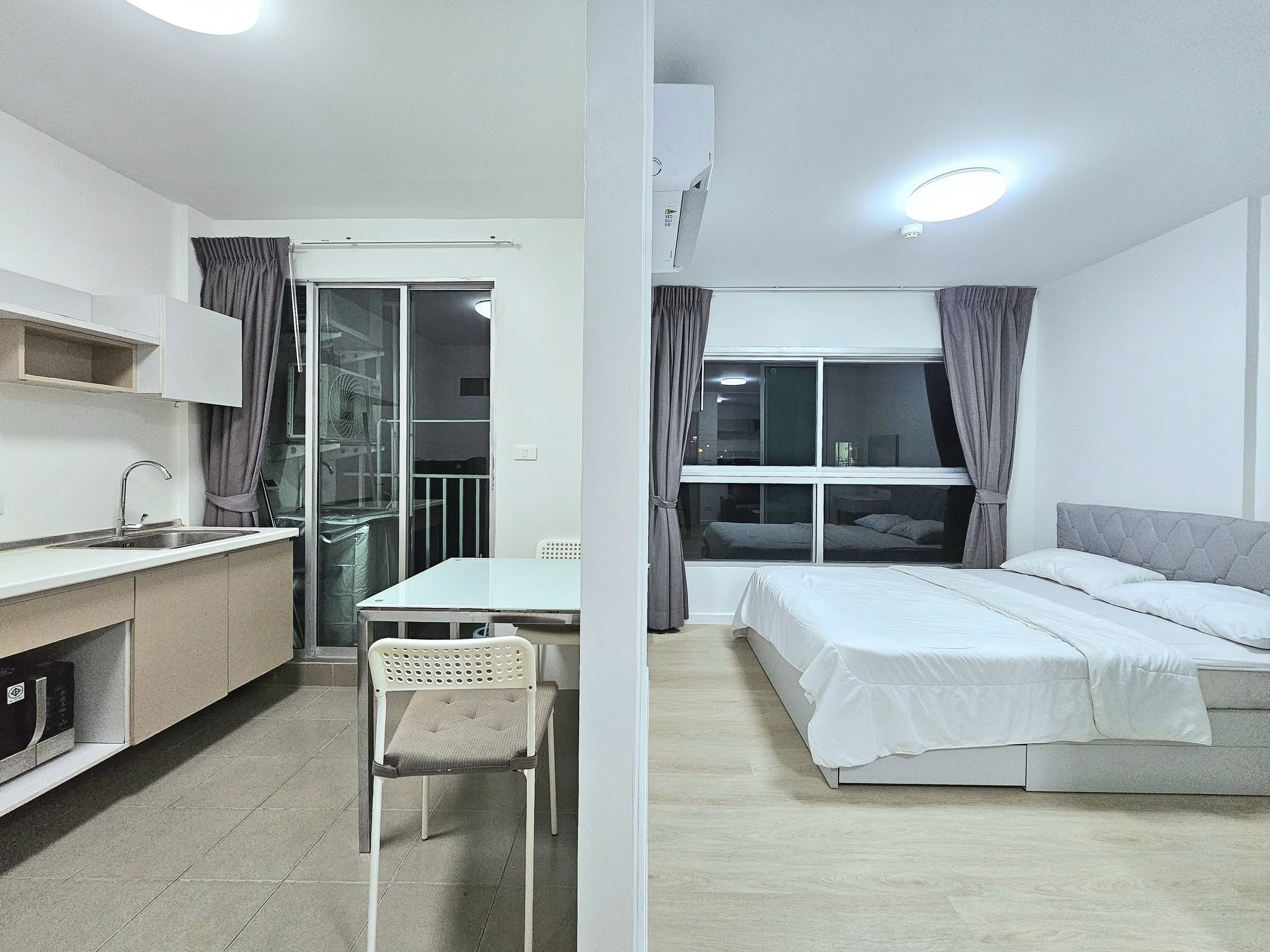 🏡 ให้เช่าด่วน! ดีคอนโด รามคำแหง 9 ห้องรีโนเวทใหม่ทั้งห้อง พร้อมอยู่ | เฟอร์ครบ + เครื่องใช้ไฟฟ้าครบ + เครื่องซักผ้า