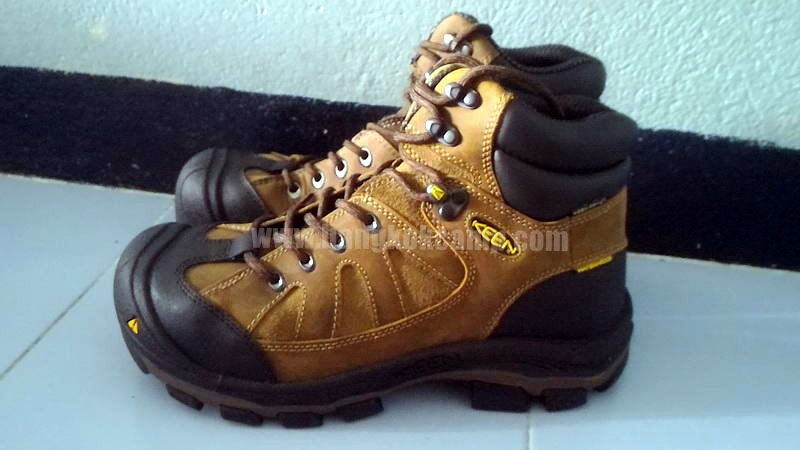 รองเท้า Keen หัวเหล็ก ข้อสั้น