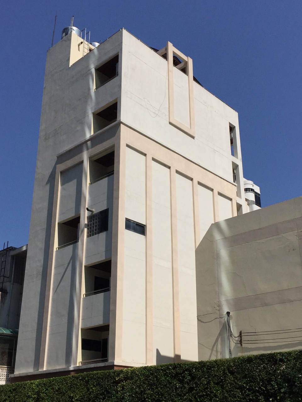 อาคารพาณิชย์ 7 ชั้น ให้เช่า 200,000 บาทต่อเดือน ตรงข้าม สาทร ซอย 1 ติดกับ โซฟิเทล โฮสเทล พื้นที่บนพื้นดิน 36 ตร.ว