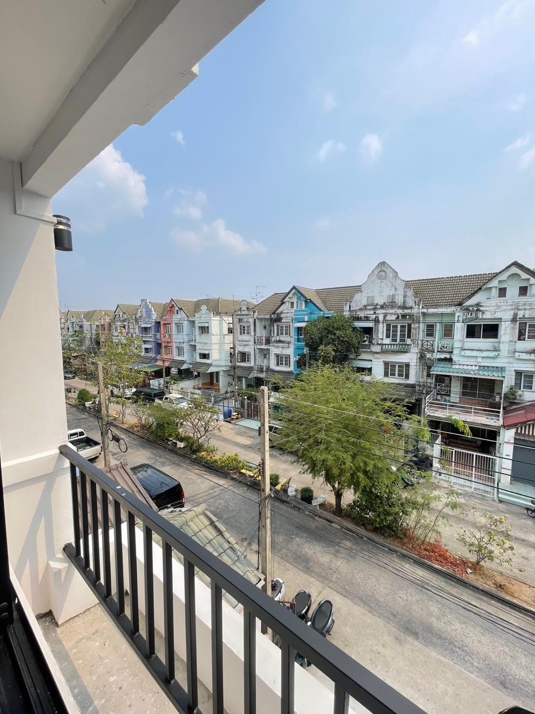 ขายทาวน์โฮม 3 ชั้น โครงการหมู่บ้านลัลลี่วิลล์ ลำลูกกา-คลอง 1 ราคาเพียง 2,290,000 บาท ฟรีโอน