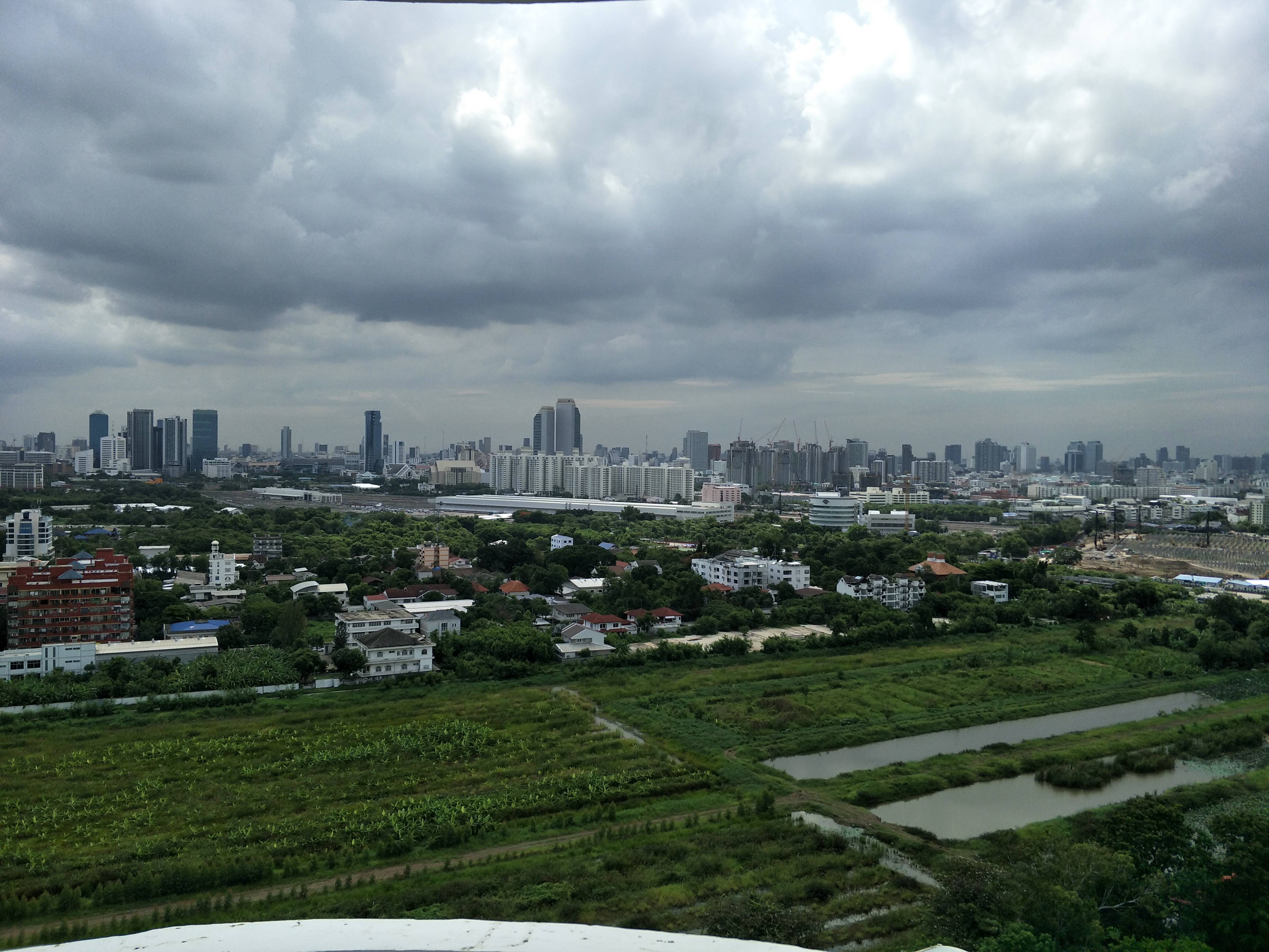 ขาย / ให้เช่าคอนโด Royal Nine Residence (รอยัล ไนน์ เรสซิเดนท์ ซอย พระรามเก้า 17 ) 1 ห้องนอน 1 ห้องน้ำ ชั้น 21 วิวหันหน้าไปทาง central พระรามเก้า