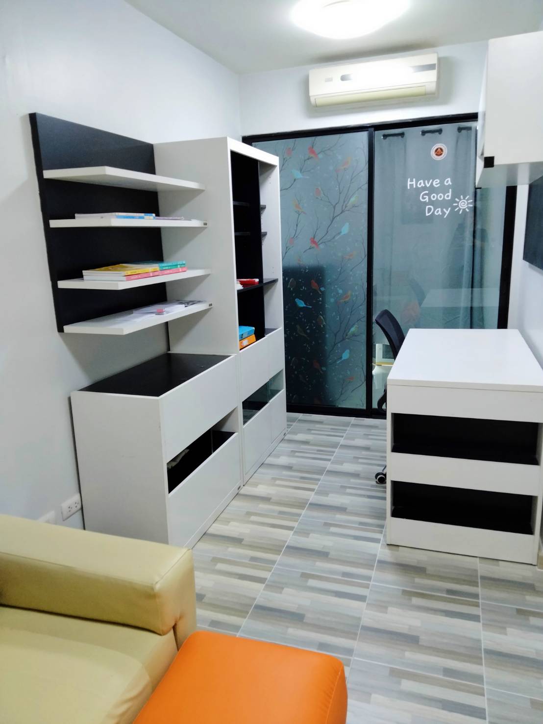 ให้เช่า iCondo Serithai Green Space (ไอคอนโด เสรีไทย กรีนสเปซ) ตั้งอยู่หน้าถนนเสรีไทย ระหว่างเสรีไทย43-45 ห้องทำใหม่เอี่ยม สวยจนหลงรัก