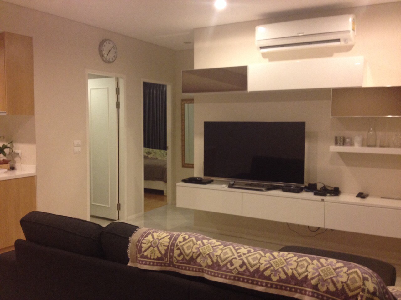 รหัสทรัพย์ 65824 ให้เช่าคอนโด วิลล่า อโศก Villa Asoke ชั้น 30 ขนาด 81 ห้อง 2 ห้องนอน 2 ห้องน้ำ ห้องมุม ราคาเช่า 45,000 ต่อเดือน สัญญาเช่า 1 ปีจ่ายเข้าอยู่ 1 เดือน ประกัน 2 เดือน