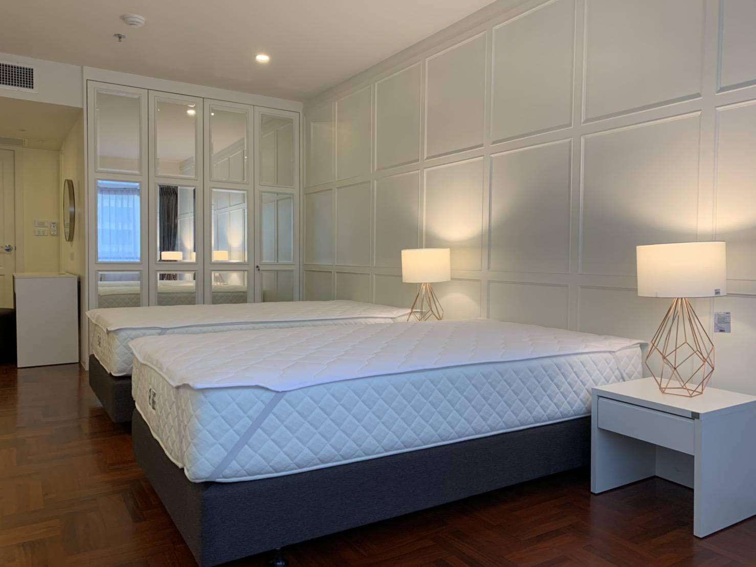 ให้เช่าคอนโด Baan Suanpetch (บ้าน สวนเพชร) 2 ห้องนอน 3 ห้องน้ำ 1 ห้องแม่บ้าน 1 ห้องรับแขก 1 ห้องครัว