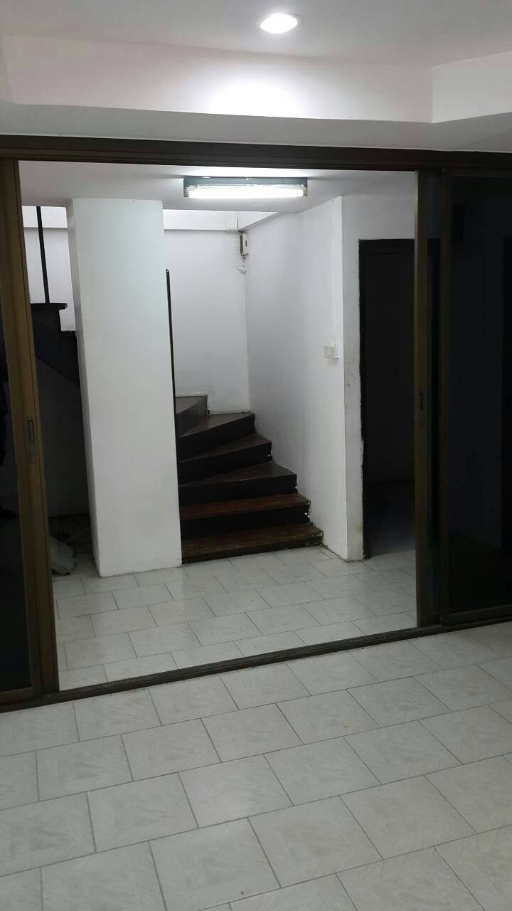 ทาวเฮาส์ 2 ชั้น ให้เช่า ราคาเช่า 15,000 บาท/เดือน มี 4 ห้องนอน 1ห้องเก็บของ 2 ห้องน้ำใหญ่
