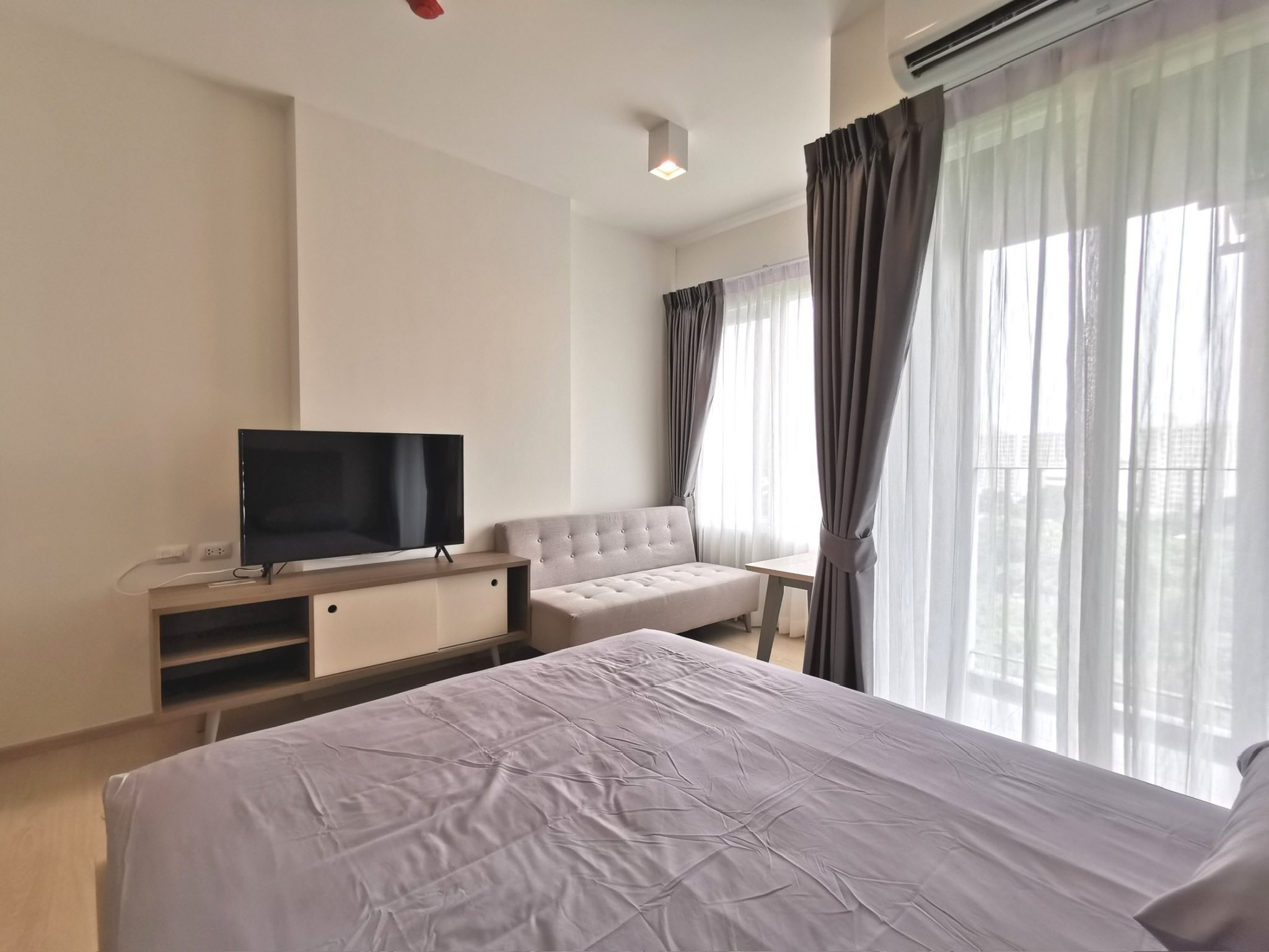 ให้เช่าคอนโดห้องสวย Chapter One Eco รัชดา–ห้วยขวาง พร้อมอยู่ทันที! | รีโนเวทใหม่ทั้งห้อง! วิวโล่ง ทิศใต้ รับลมสบาย