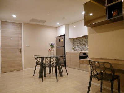 ห้เช่าคอนโด The Room Sukhumvit 21 (เดอะ รูม สุขุมวิท 21 อโศก ) 1 ห้องนอน 1 ห้องน้ำ ขนาด 50 ตรม