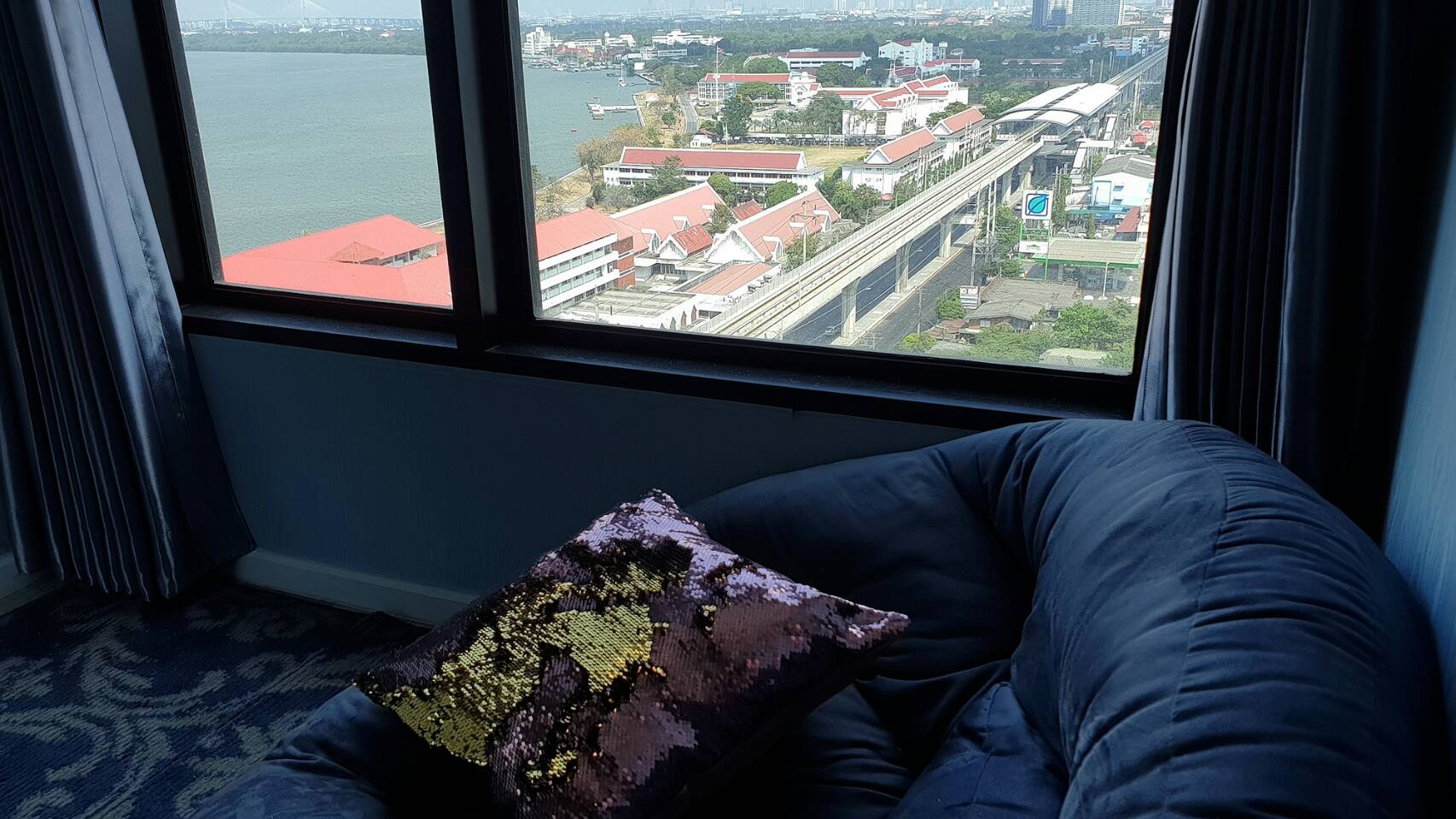 ขายคอนโด Knightsbridge Sky River Ocean (ไนท์บริดจ์ สกาย ริเวอร์ โอเชี่ยน) 1 ห้องนอน วิวโค้งแม่น้ำ