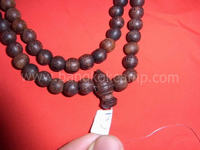 ไม้มงคลหายาก... ประคำ(ไม้แก่นมะขาม) ลายสวย ขนาด10มิล.ยาว18.5นิ้ว..ไม้แก่นมะขามแท้ทุกเม็ด (CN010)