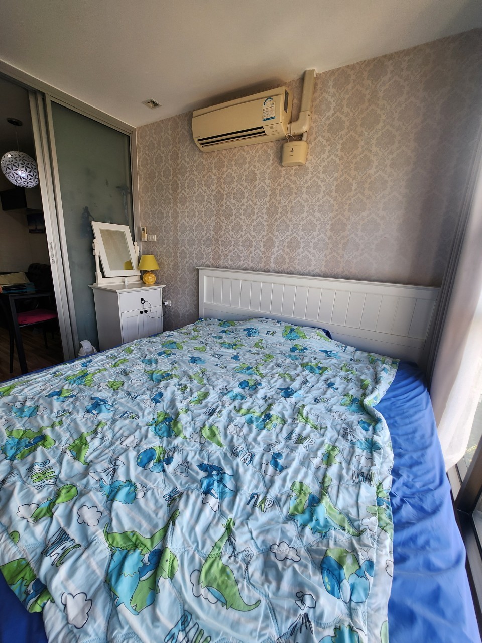 ขายคอนโด The Green Condo 3 เดอะ กรีน คอนโด 3 เฟส : 3 ชั้น: 7 แบบ 1 ห้องนอน 1 ห้องน้ำ 1 ห้องนั่งเล่นและ 1 ห้องครัว ขนาด 31.5 ตารางเมตร