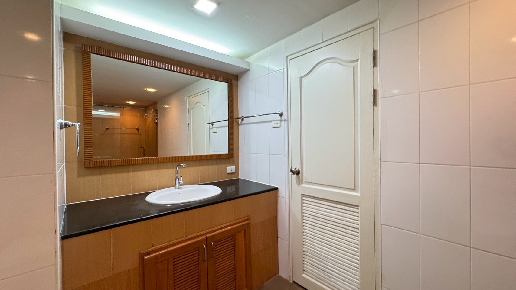 ขาย / ให้เช่า Srirawa Mansion (ศรีวราแมนชั่น) ✨ ห้องใหญ่ 3 ห้องนอน ใจกลางรัชดา ใกล้ MRT ศูนย์วัฒนธรรมเพียง 750 เมตร