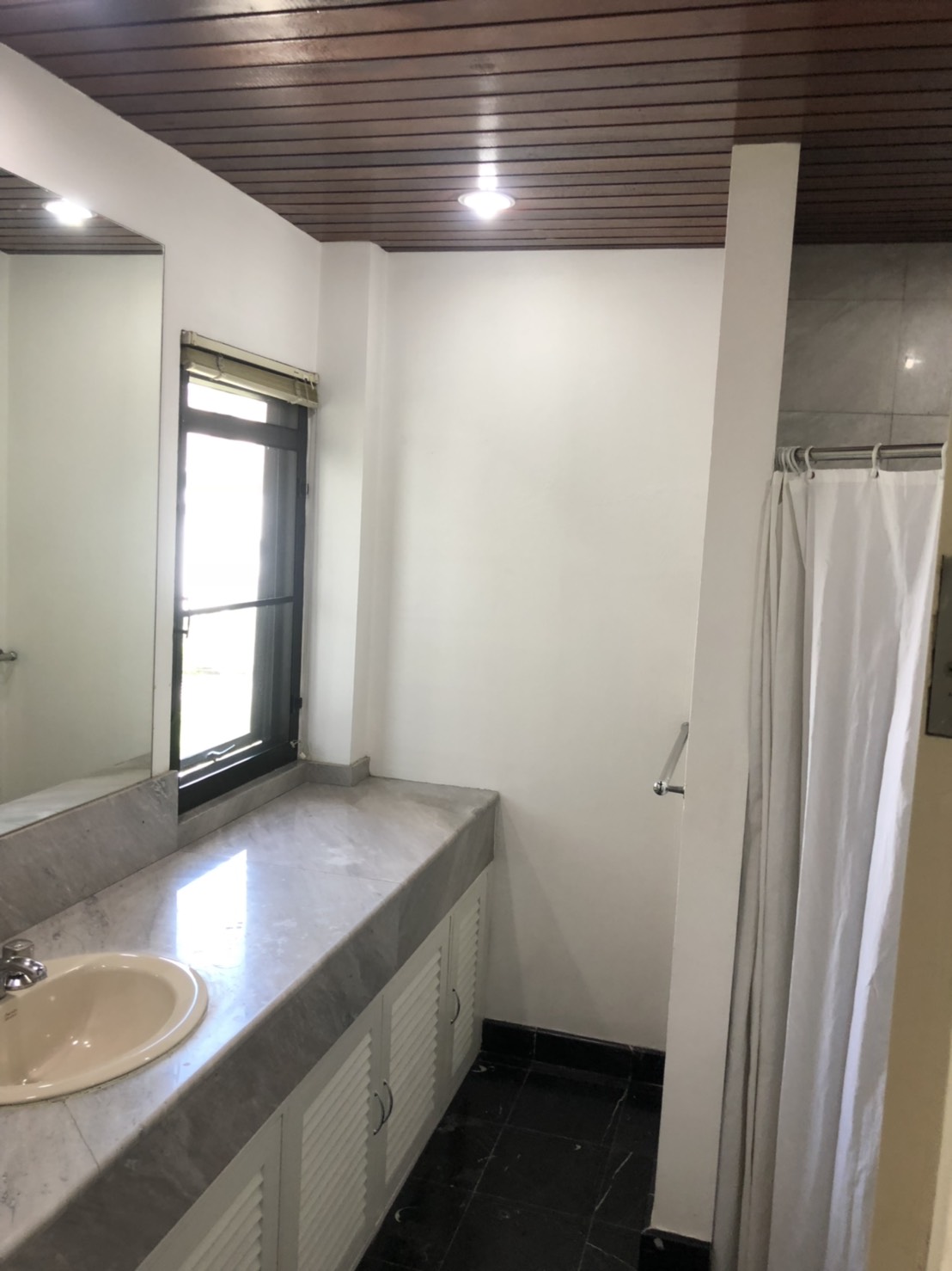 ขาย / เช่าบ้านทาวน์เฮ้าส์ ที่หมู่บ้านโฮมเพลส สุขุมวิท71 Moo Baan Home Place 4 ชั้น 4 ห้องนอน 4 ห้องน้ำ