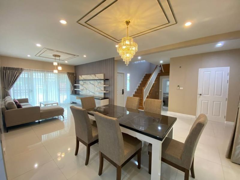 พร้อมอยู่ ให้เช่าบ้านเดี่ยวรีโนเวทใหม่ ราคา95,000 บาท ต่อเดือน Passorn Prestige Pattanakarn 38 : ภัสสร เพรจทีส พัฒนาการ 38 ทำเลดี เข้าออกได้หลายทาง