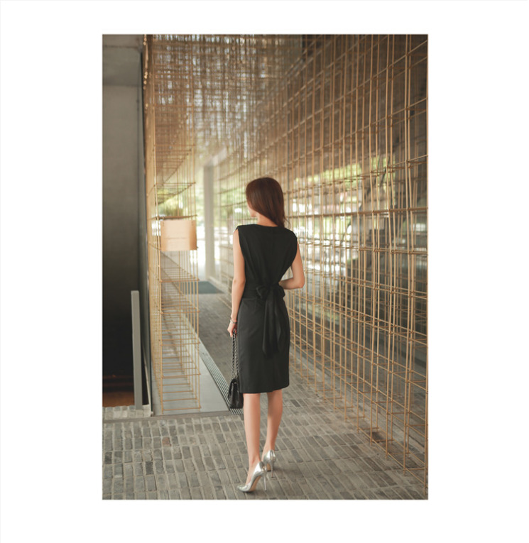 ชุดเดรสทำงานสีดำ ทรงเข้ารูป แขนกุด แนวเรียบร้อย สวย ดูดี แฟชั่นทำงานสไตล์สาวออฟฟิศ