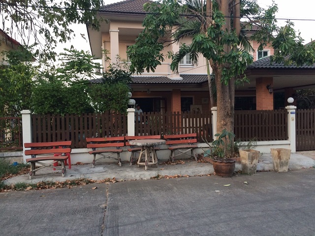 ขายบ้านเดียวหมู่บ้าน ลภาวัน โครงการ 9 ถนนเลียบคลองแอน 4 ห้อง 3 ห้องน้ำ 1 ห้องนั่งเล่น 1 ห้องโถง 1 ห้องครัว 1 ห้องทานอาหาร พื้นที่ 89 ตร.ว ถนนราชพฤกษ์