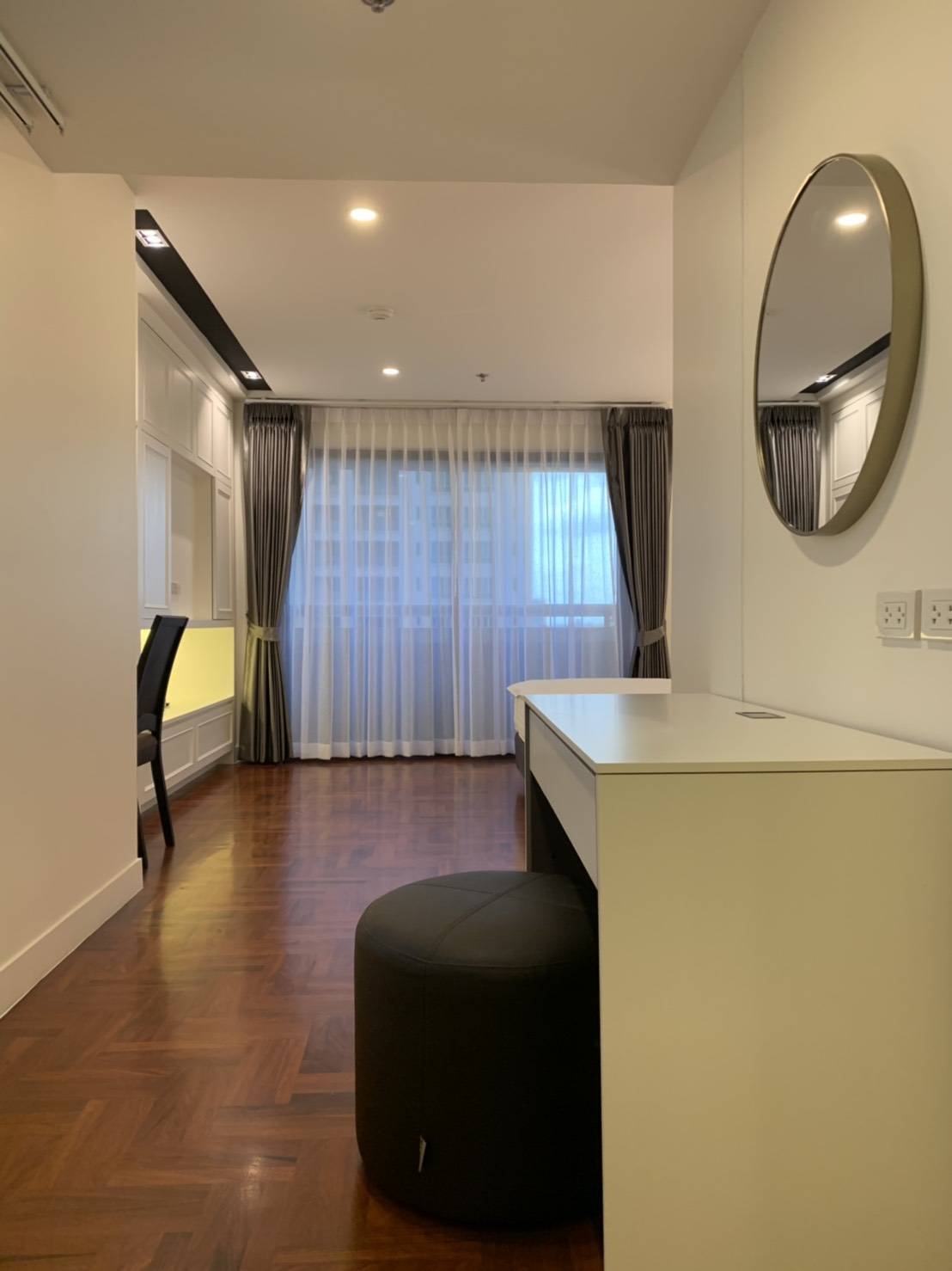 ให้เช่าคอนโด Baan Suanpetch (บ้าน สวนเพชร) 2 ห้องนอน 3 ห้องน้ำ 1 ห้องแม่บ้าน 1 ห้องรับแขก 1 ห้องครัว