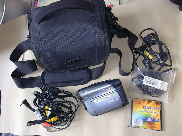 กล้อง VDO Samsung DVD อุปกรณ์ครบ(กระเป๋า, ที่ชาร์ต, คู่มือฯล ฯ)