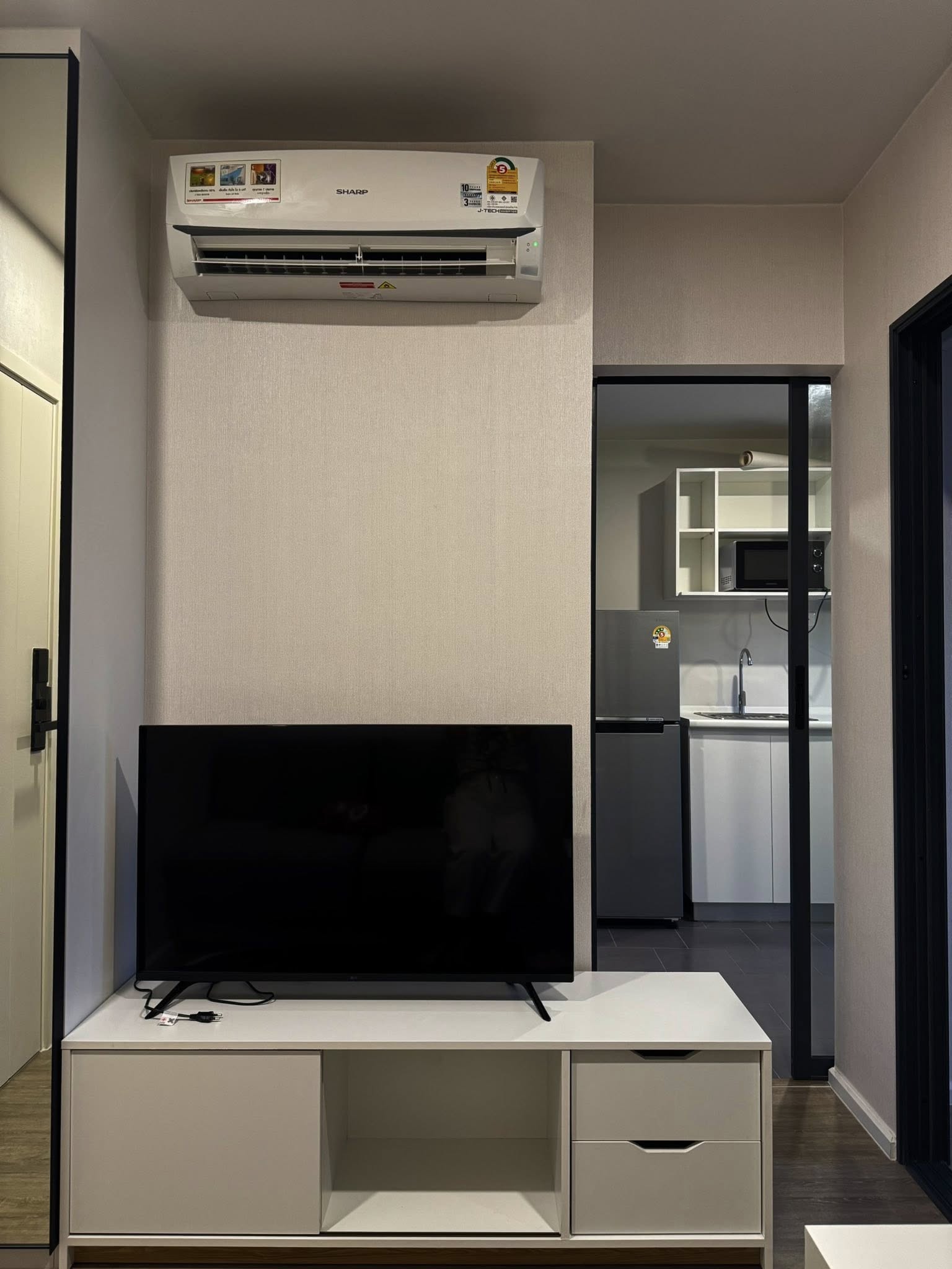 พร้อมเข้าอยู่! ให้เช่าคอนโด BLUE SUKHUMVIT 105 (บลู สุขุมวิท 105) ใกล้ MRT ศรีลาซาล / BTS แบริ่ง เดินทางสะดวก