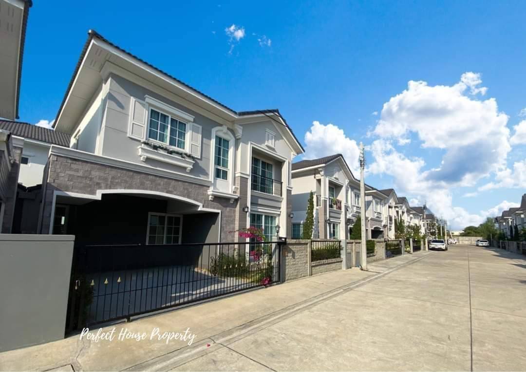 ขายด่วน! บ้านแฝดสไตล์อังกฤษ โครงการโกลเด้น นีโอ รามอินทรา - วงแหวน (Golden Neo Ramintra - Wongwaen)