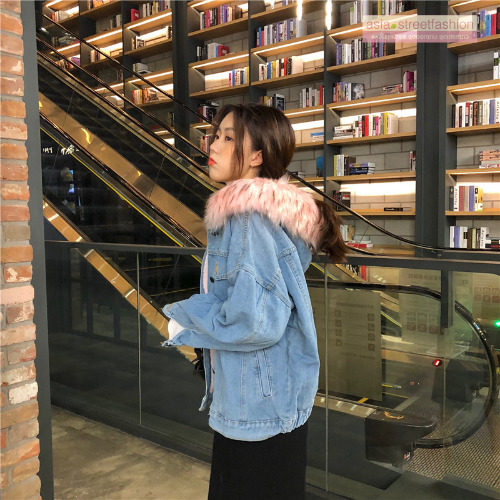 เสื้อกันหนาว ช่วงตัวเป็นผ้ายีนส์ ด้านในบุขนช่วงตัว ช่วงแขนบุซับในกันลม พร้อมขนเฟลอฟูนุ่มมาก งานดี การรันตีจ้า มี 3 สีน้า ขนสีเทา