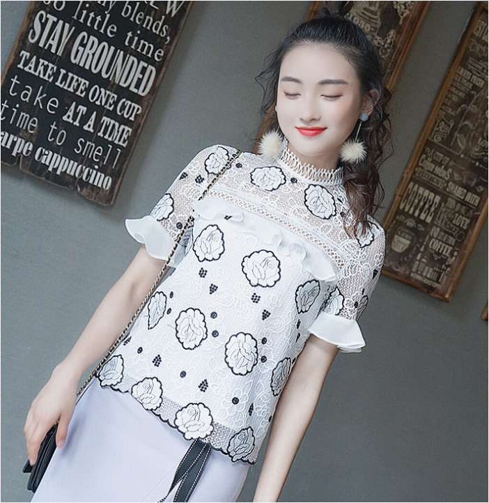 เสื้อลูกไม้สีขาวลายดอกไม้ สวยหวาน น่ารักสไตล์เกาหลี
