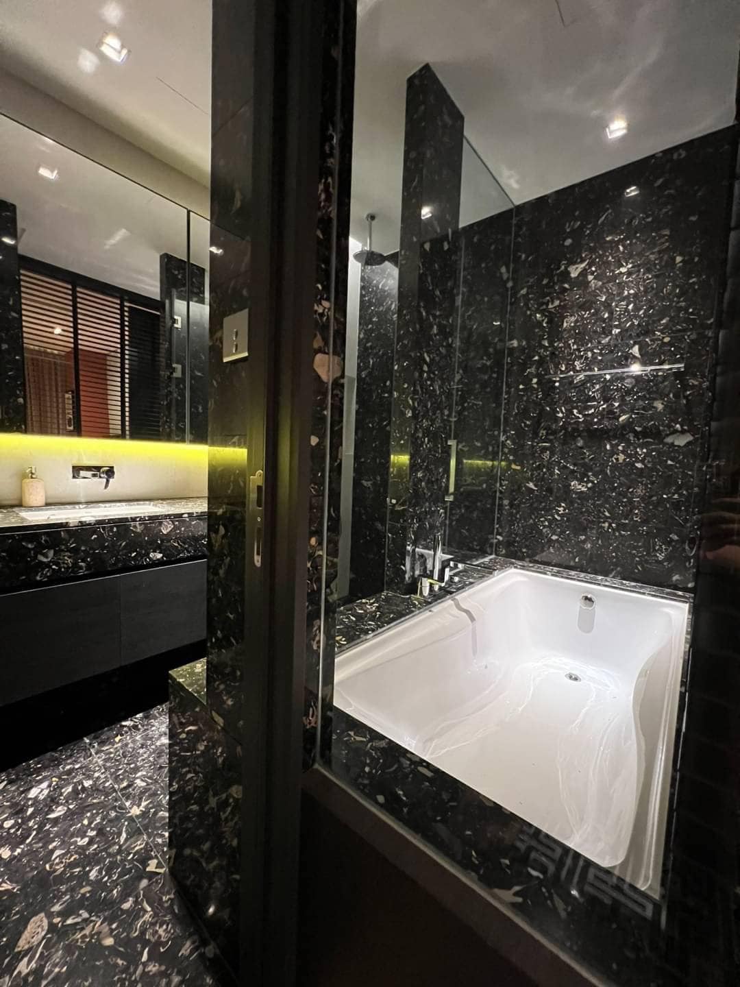 ให้เช่าคอนโด BEATNIQ Sukhumvit 32 (บีทนิค สุขุมวิท 32) คอนโดมิเนียม ลักซ์ชัวรี ใจกลางสุขุมวิท