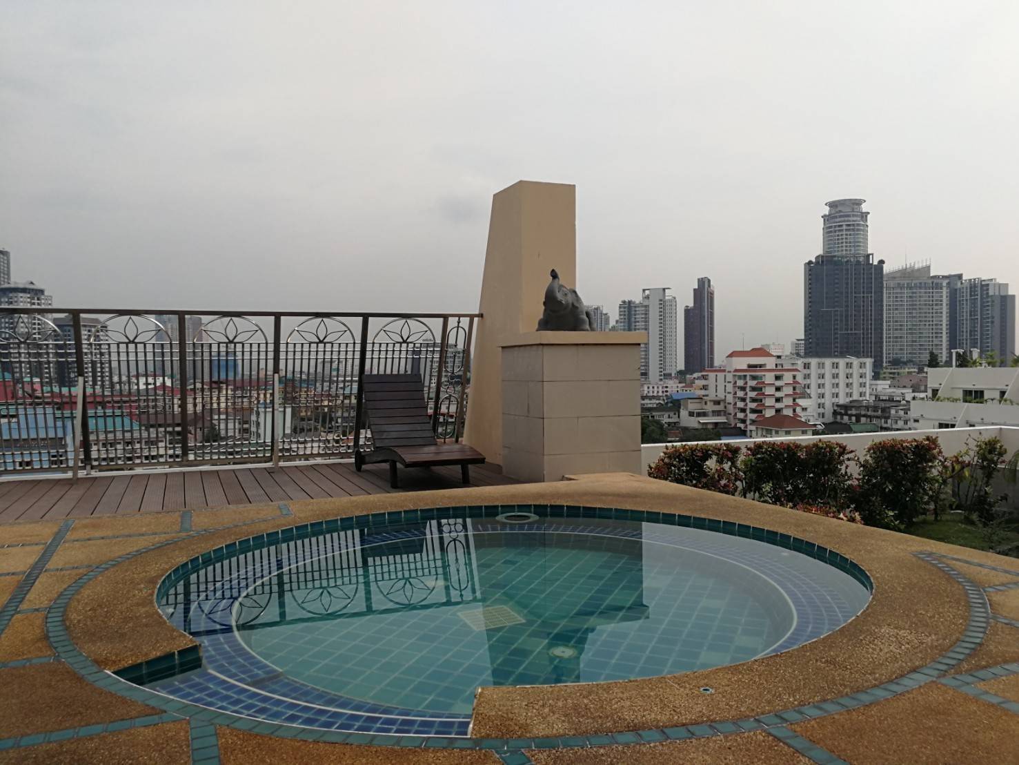 ให้เช่าคอนโด Fragrant 71 (เฟรเกรนท์ 71) 3 ห้องนอน ชั้น 8 ขนาด 121 ตรม (ห้อง 19/ 61) ราคาเช่าห้องเปล่า 32,000 บาทต่อเดือน