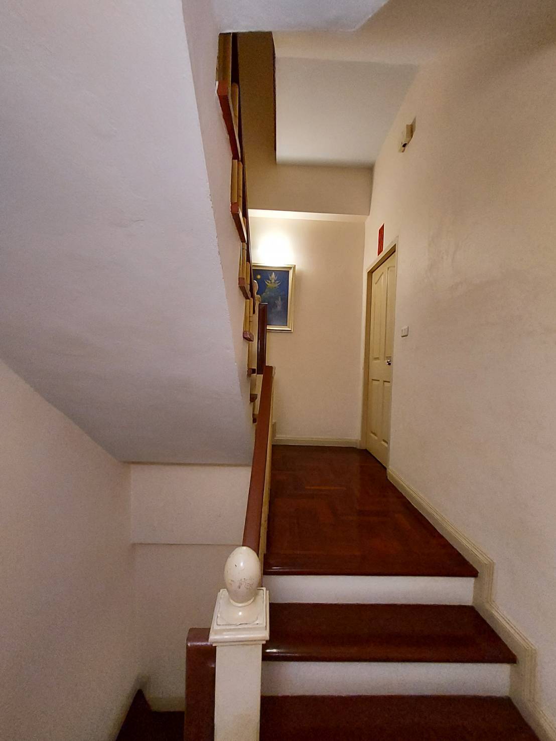 ให้เช่าบ้านพร้อมอยู่ ทาวน์โฮม 3 ชั้น หมู่บ้าน สราญพฤกษ์ ซอยลาดพร้าว130 รามคำแหง 81