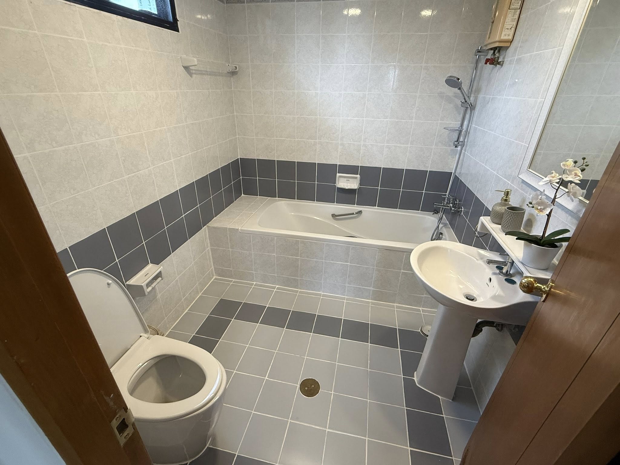 ✨ ให้เช่า United Tower Thonglor (ยูไนเต็ด ทาวเวอร์ ทองหล่อ) ✨คอนโดหรู 2 ห้องนอน ใจกลางทองหล่อ ติดถนนสุขุมวิท 55 (ซอยทองหล่อ 17)