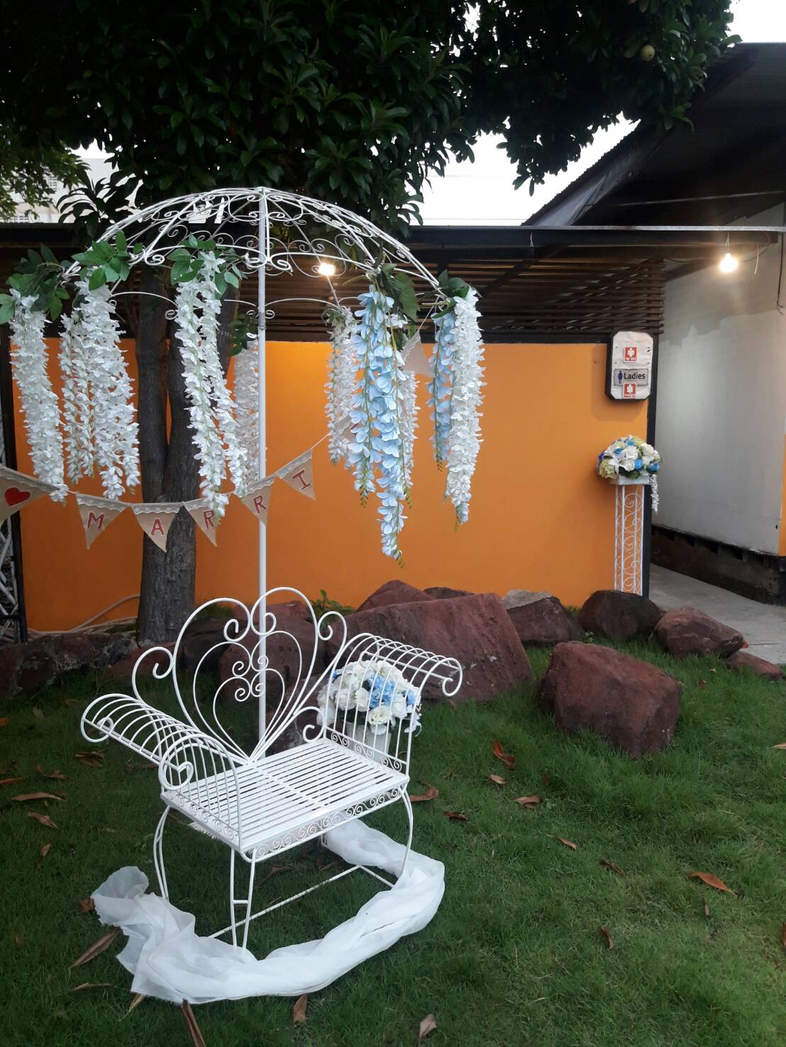 รหัสทรัพย์ 71220 Garden Of Love บริการสถานที่จัดเลี้ยงงานสังสรรค์ในรูปแบบส่วนตัวมีบริการทั้งเรือนแพริมน้ำ