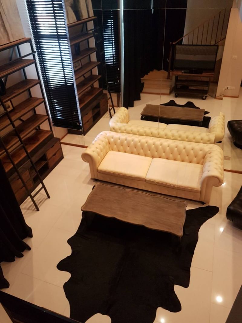 ให้เช่าคอนโด The Emporio Place (ดิ เอ็มโพริโอ เพลส) ห้องDuplex 1 ห้องนอน 1 ห้องน้ำ ขนาด 90 ตรม ชั้น 9-10 ห้องตกแต่งสวยพร้อมอยู่ สัญญาขั้นต่ำ 1 ปี