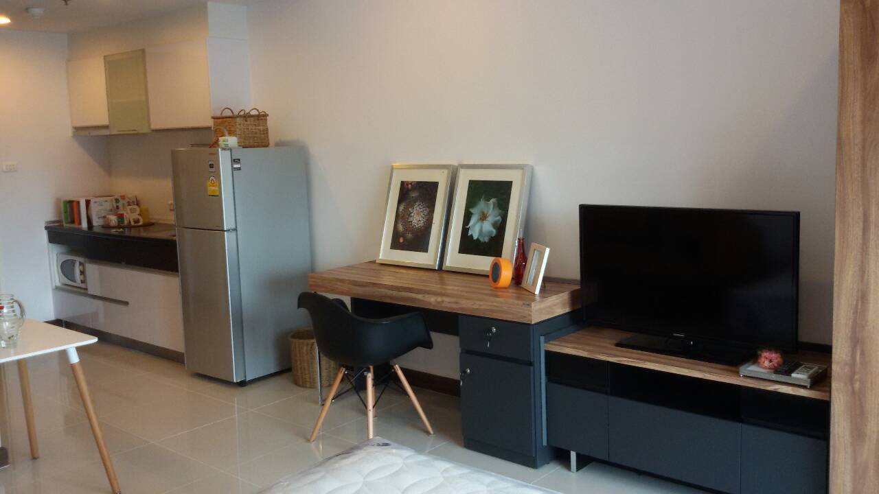 คอนโด Supalai Premier@asoke ให้เช่า ห้องสตูดิโอ ราคา 17000 / เดือน พื้นที่ 35 ตร.ม ชั้น 26 พร้อมเฟอร์ คอนโดอยู่ใกล้ MRT เพชรบุรี เพียง 150 เมตร ใกล้ BTS อโศก และ Airport Rail Link.