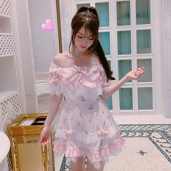 Summer Joy : เดรสเปิดไหล่น่ารักๆ ลายดอกไม้แต่งระบายสไตล์โลลิต้า งานแบรนด์
