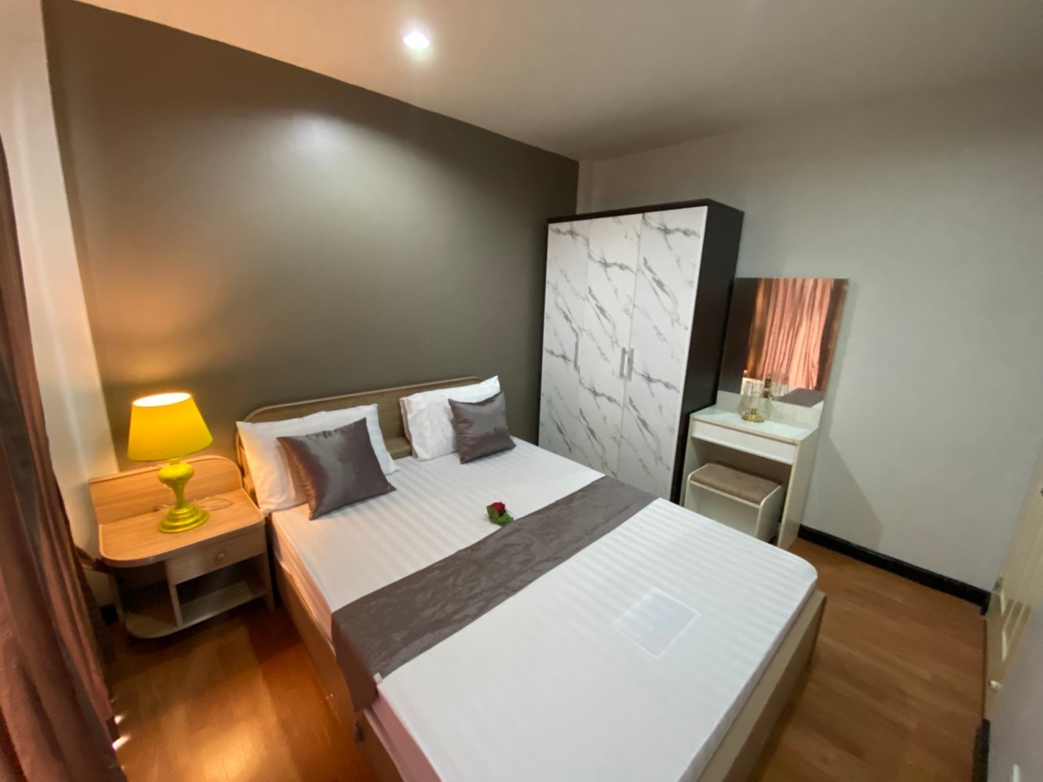 ขาย / เช่า ขายต่ำกว่าราคาตลาด** โฮมออฟฟิศ ทาวน์โฮม 3 ชั้น หมู่บ้าน The Metro Sathorn ใกล้ BTS วุฒากาศ