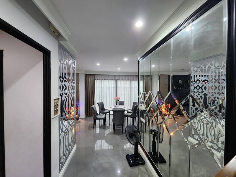 ขาย /ให้เช่า บ้านเดี่ยว 3 ชั้น หมู่บ้าน ลุมพินี สวนหลวงร.9 ราคาเช่า 85,000 บาท ต่อเดือนถูกและสวย