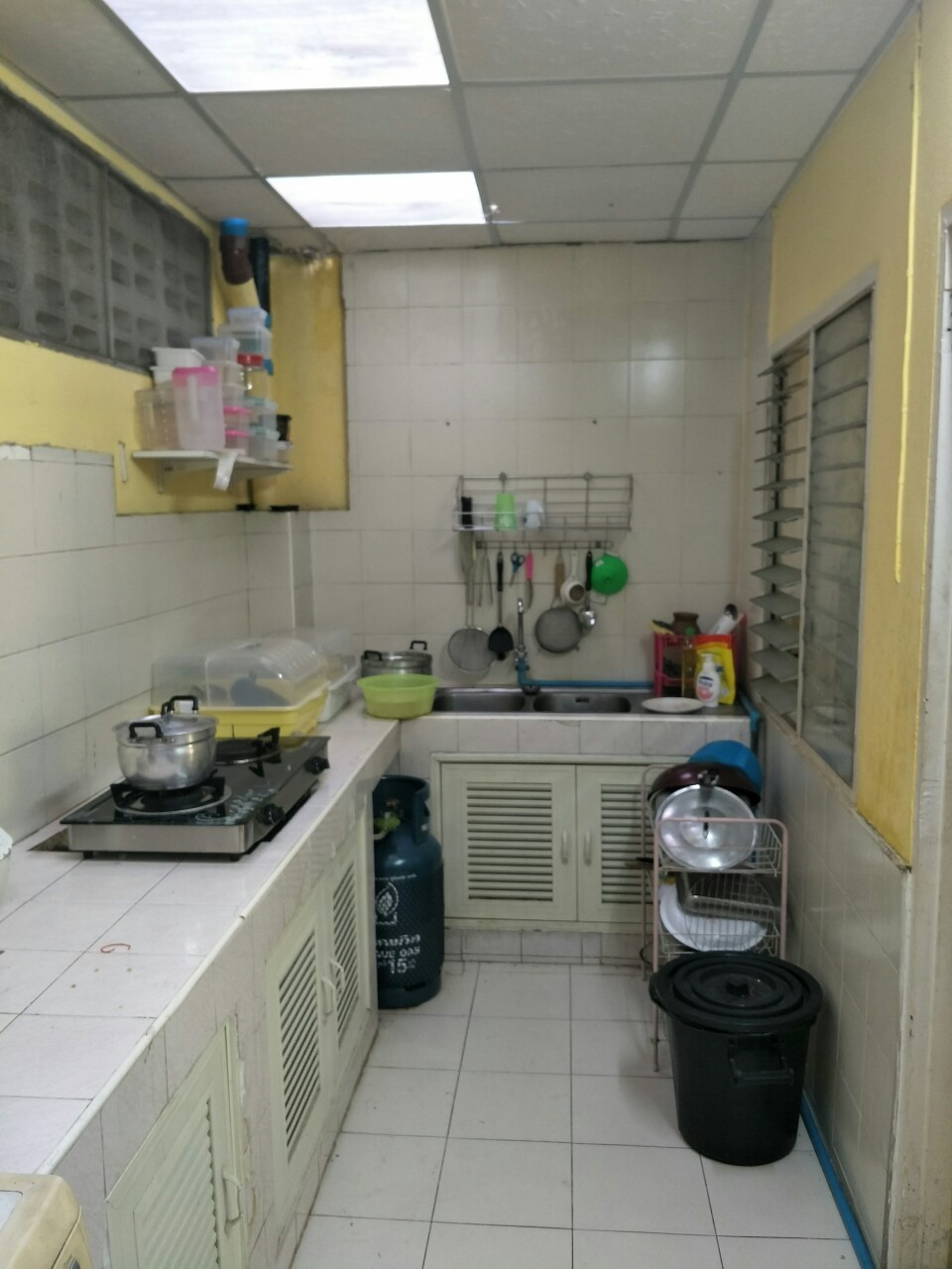 ขายทาวน์เฮ้าส์ 2 ชั้น ซื้อบ้านมีเงินทอน โครงการหมู่บ้าน คัทลิยา วิลล์ ลำลูกกา คลอง 3 — ติดถนนใหญ่ ไม่ต้องเข้าซอยย่อย