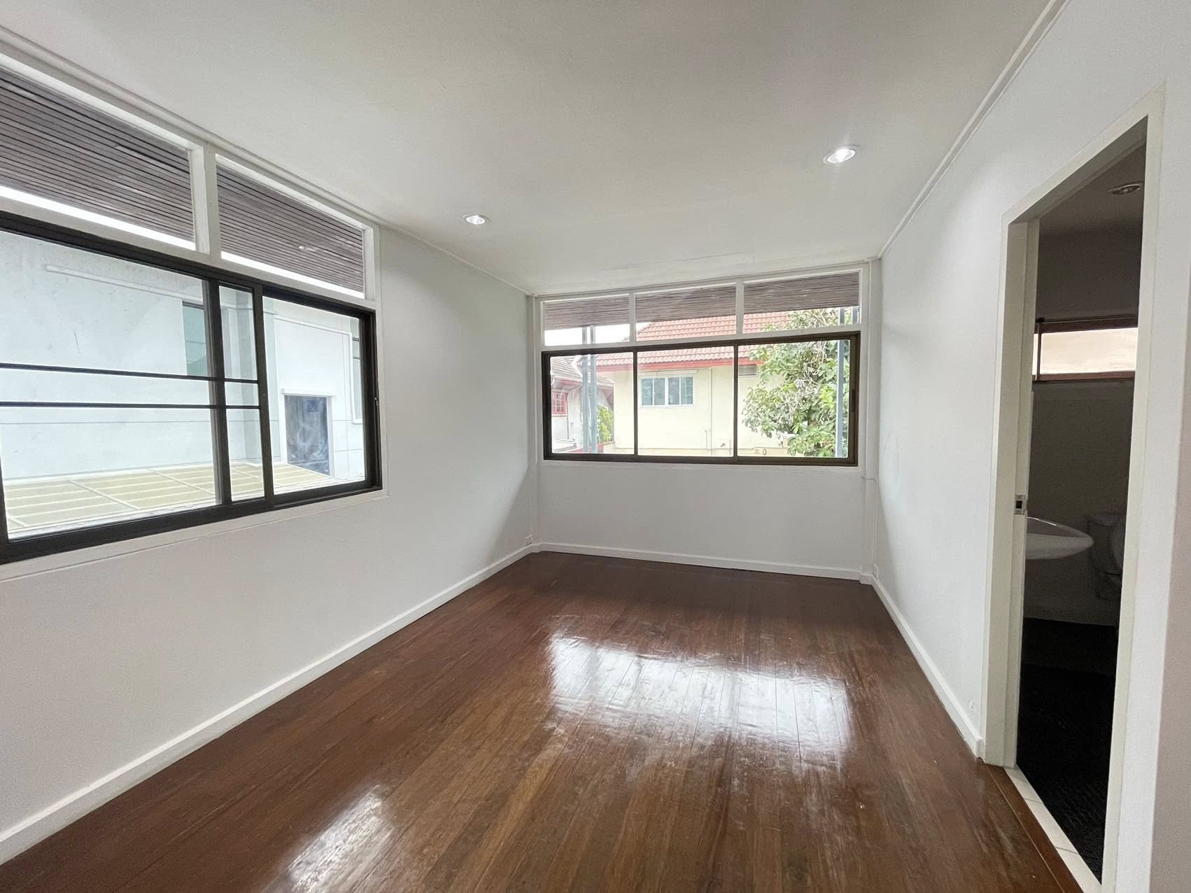 ให้เช่าบ้านเดี่ยว รัชดาภิเษก ซอย 19 / For Rent Single House Ratchadaphisek Soi 19 (English below)