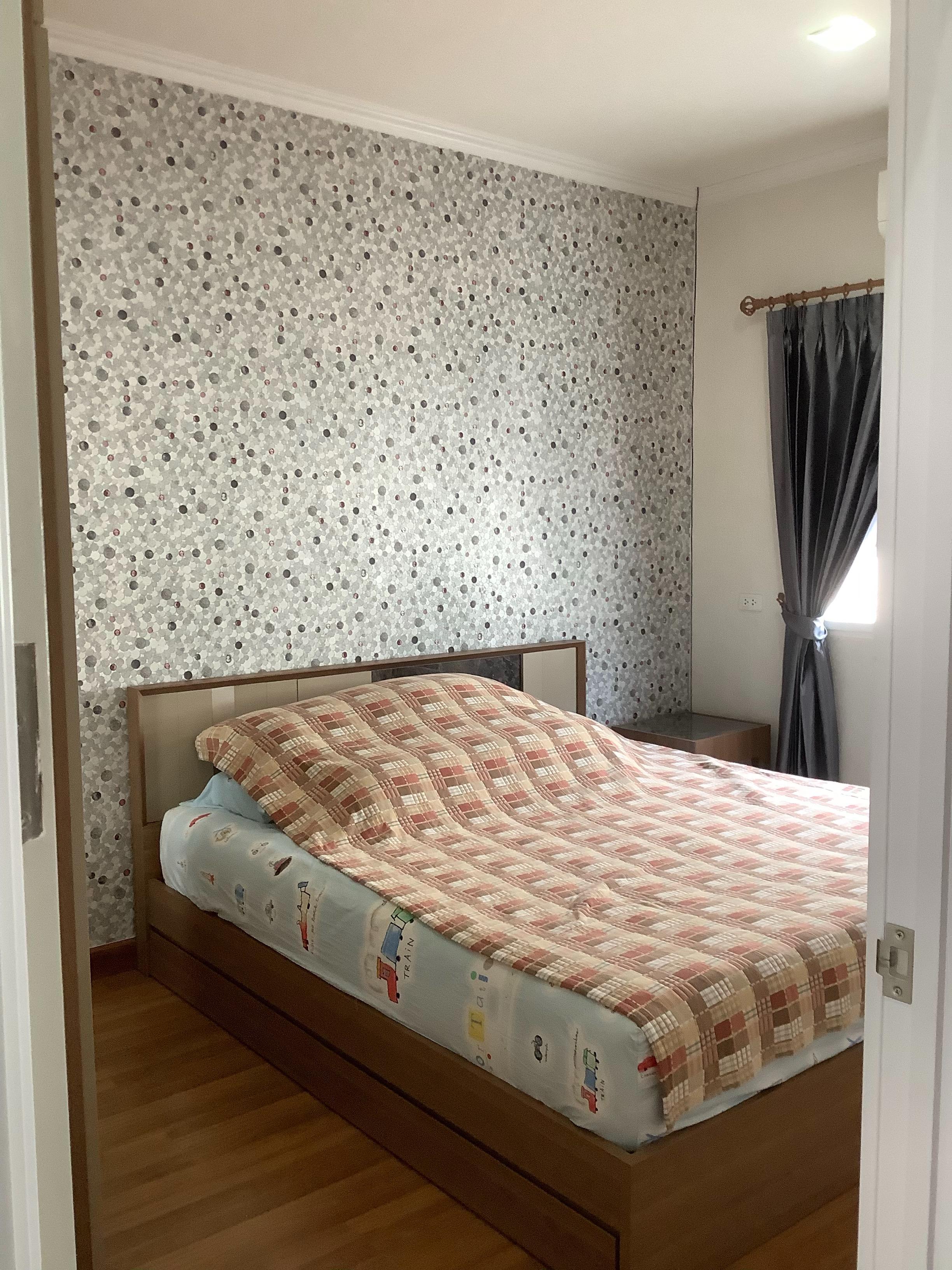 ขายทาวน์เฮ้าส์ 2 ชั้น หมู่บ้าน โกลเด้น ทาวน์ วัชรพล-สุขาภิบาล 5 Gloden Town Watcharapol-Sukhapiban 5 มี 4 ห้องนอน