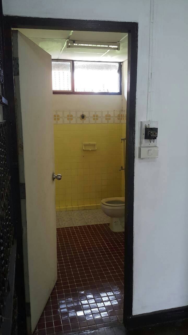 ทาวเฮาส์ 2 ชั้น ให้เช่า ราคาเช่า 15,000 บาท/เดือน มี 4 ห้องนอน 1ห้องเก็บของ 2 ห้องน้ำใหญ่