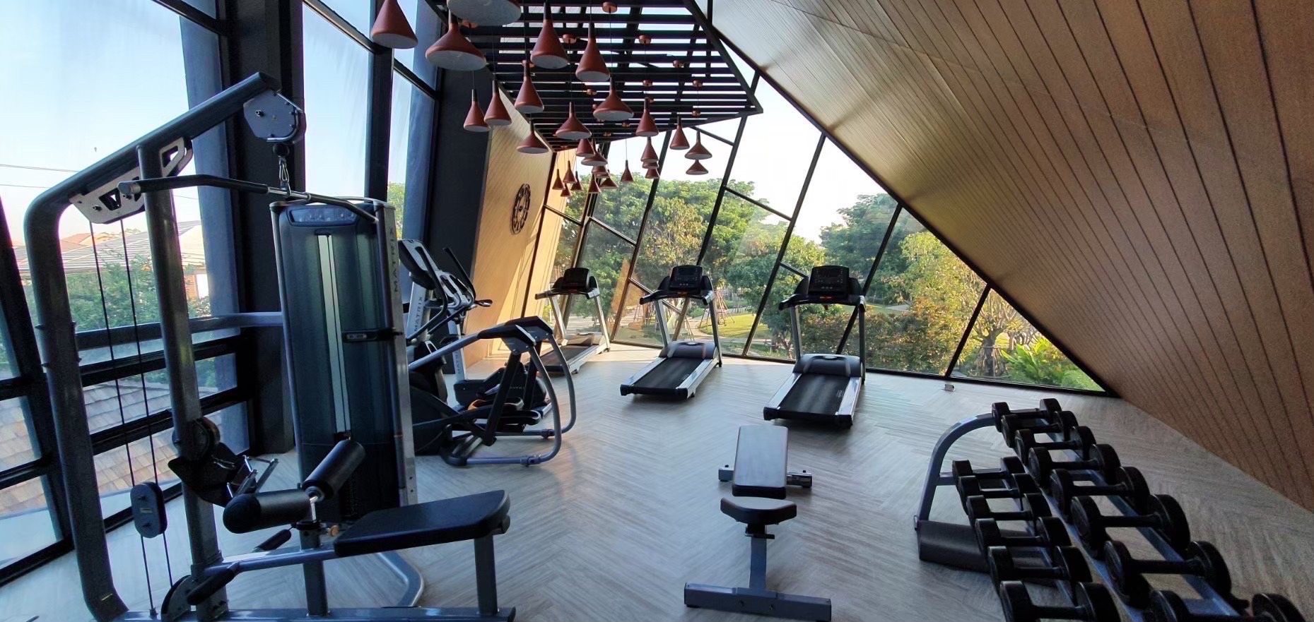 ให้เช่าบ้านหรู ติดสวน ติด Clubhouse บ้านเดี่ยวโครงการ Burasiri Pattanakarn : บุราสิริ พัฒนาการ 4 ห้องนอน 5 ห้องน้ำ ขนาด 250 ตรม