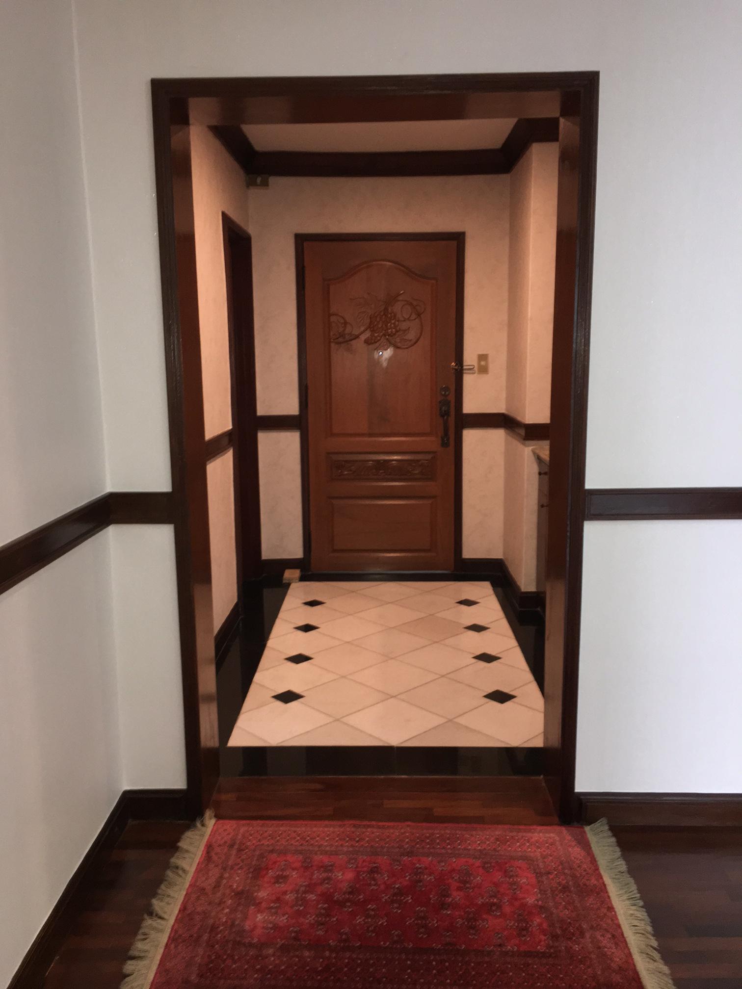 ให้เช่าคอนโด Mitkorn Mansion (มิตรกร แมนชั่น ) 3 ห้องนอน + ห้องแม่บ้าน 2 ห้องน้ำ ขนาด 215 ตรม