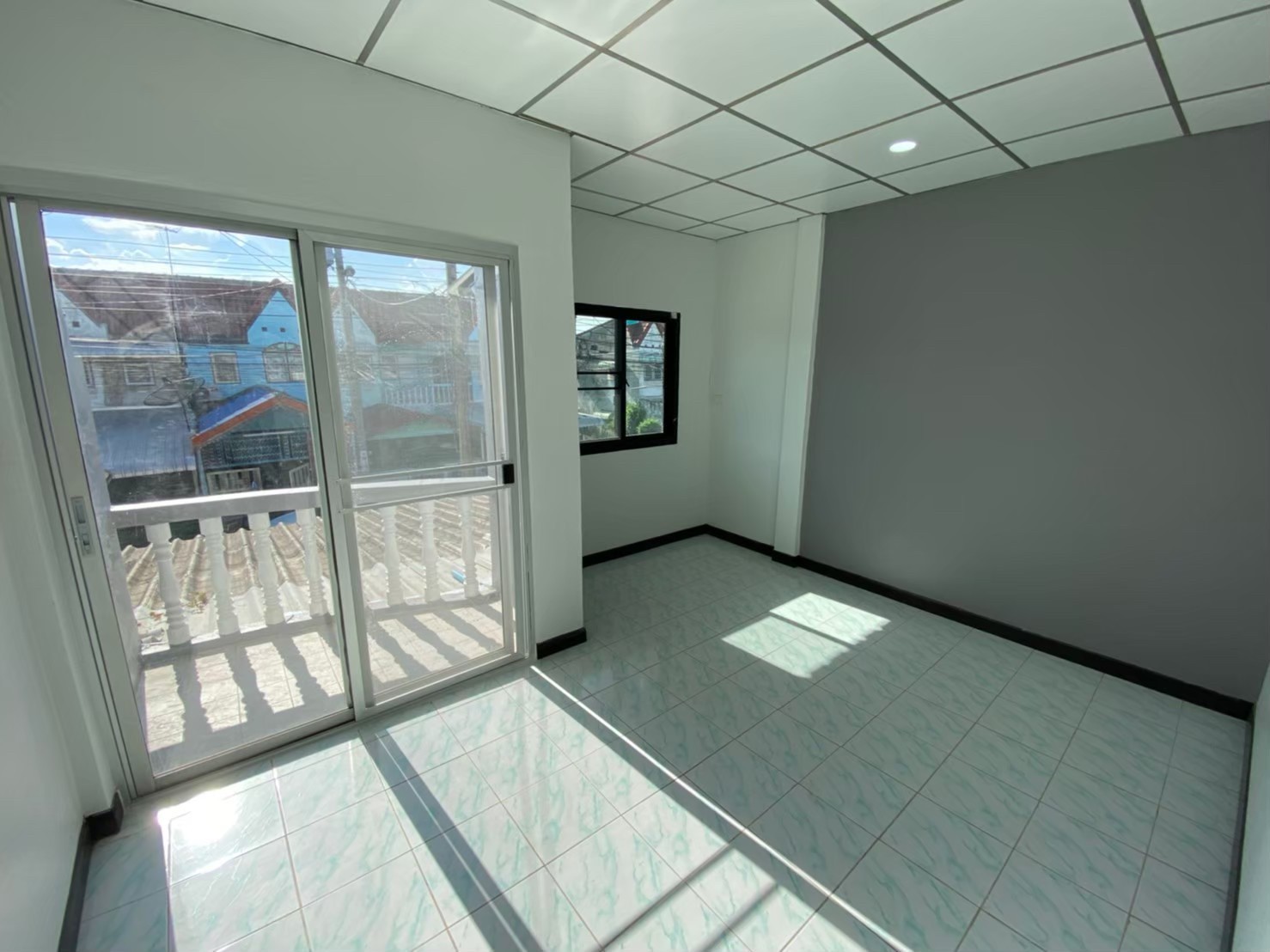 ขาย-ให้เช่า ทาวน์เฮ้าส์ 2 ชั้น หมู่บ้านรีเจนซี่ ถนนจันทร์ทองเอี่ยม 400 เมตรจากสถานีรถไฟฟ้า ใกล้เซ็นทรัลเวสต์เกต 16 ตารางวา 2 ห้องนอน บ้านพร้อมอยู่