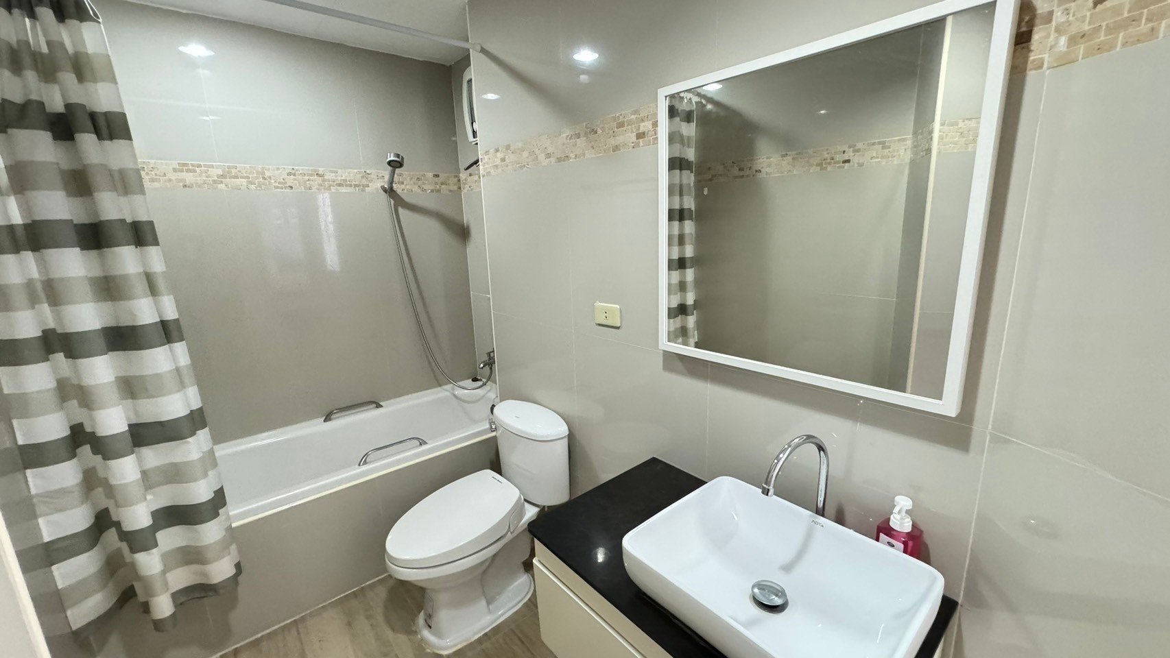 ให้เช่าคอนโด Rama Harbour view condo (รามา ฮาร์เบอร์ วิว คอนโด) ชั้น 7 วิวทะเล 2 ห้องนอน 2 ห้องน้ำ ขนาด 110 ตรม + พื้นที่ระเบียง