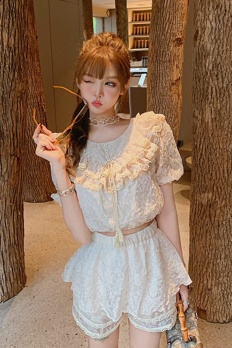 Girly Fancy Club : พรีออเดอร์ ชุดเซ็ทแฟชั่นลูกไม้น่ารักๆ ( ราคาแยกชิ้น ) เสื้อครอปสั้นคอกลม และ กางเกงขอบเอวยืดขาสั้น แบรนด์แท้