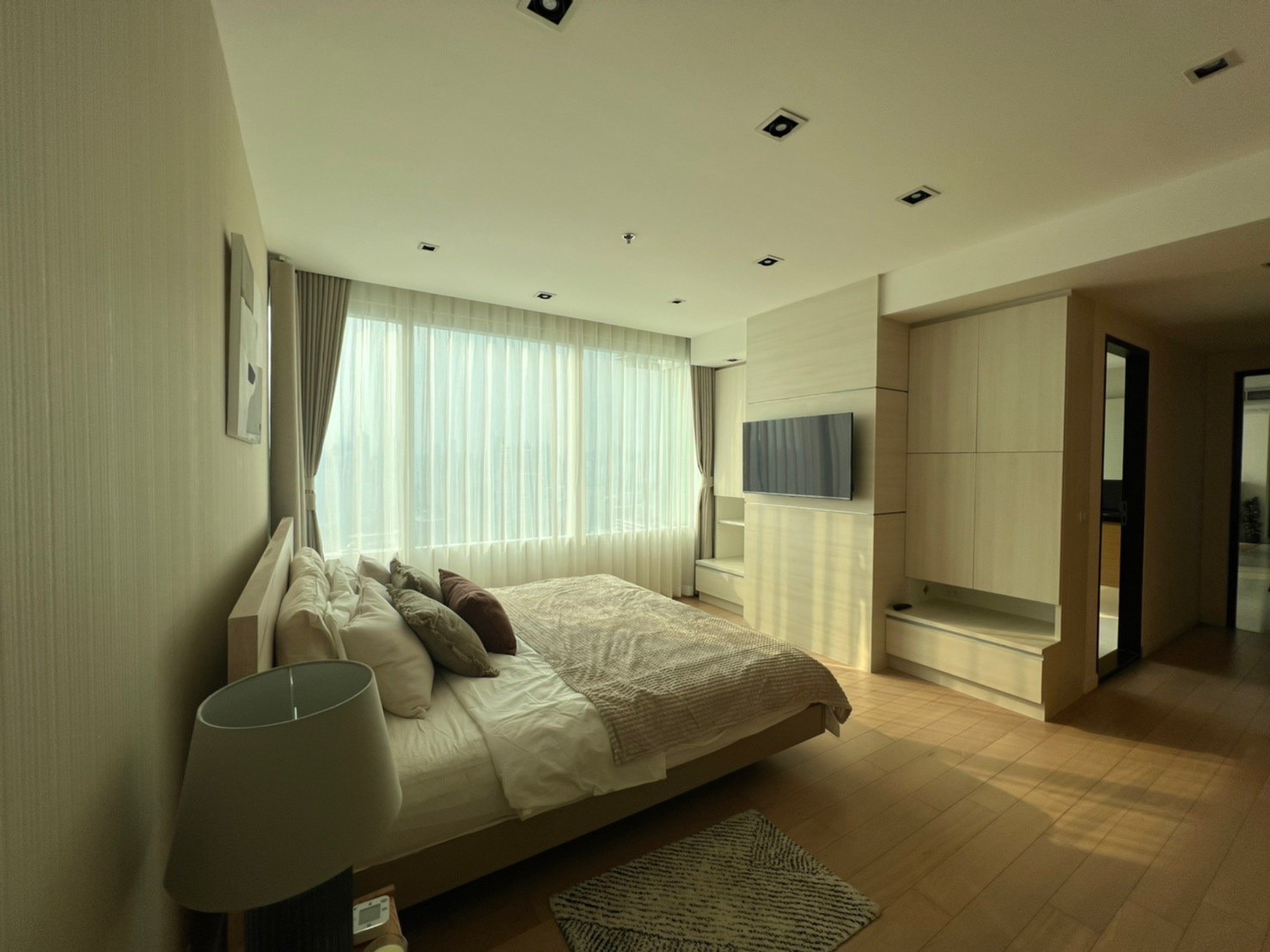 ขายคอนโด Eight Thonglor Residence (เอท ทองหล่อ เรสซิเดนซ์ ) ลักษณะห้อง - ขายคอนโดชั้น 23 วิวสระว่ายน้ำ ราคา 22 ล้าน