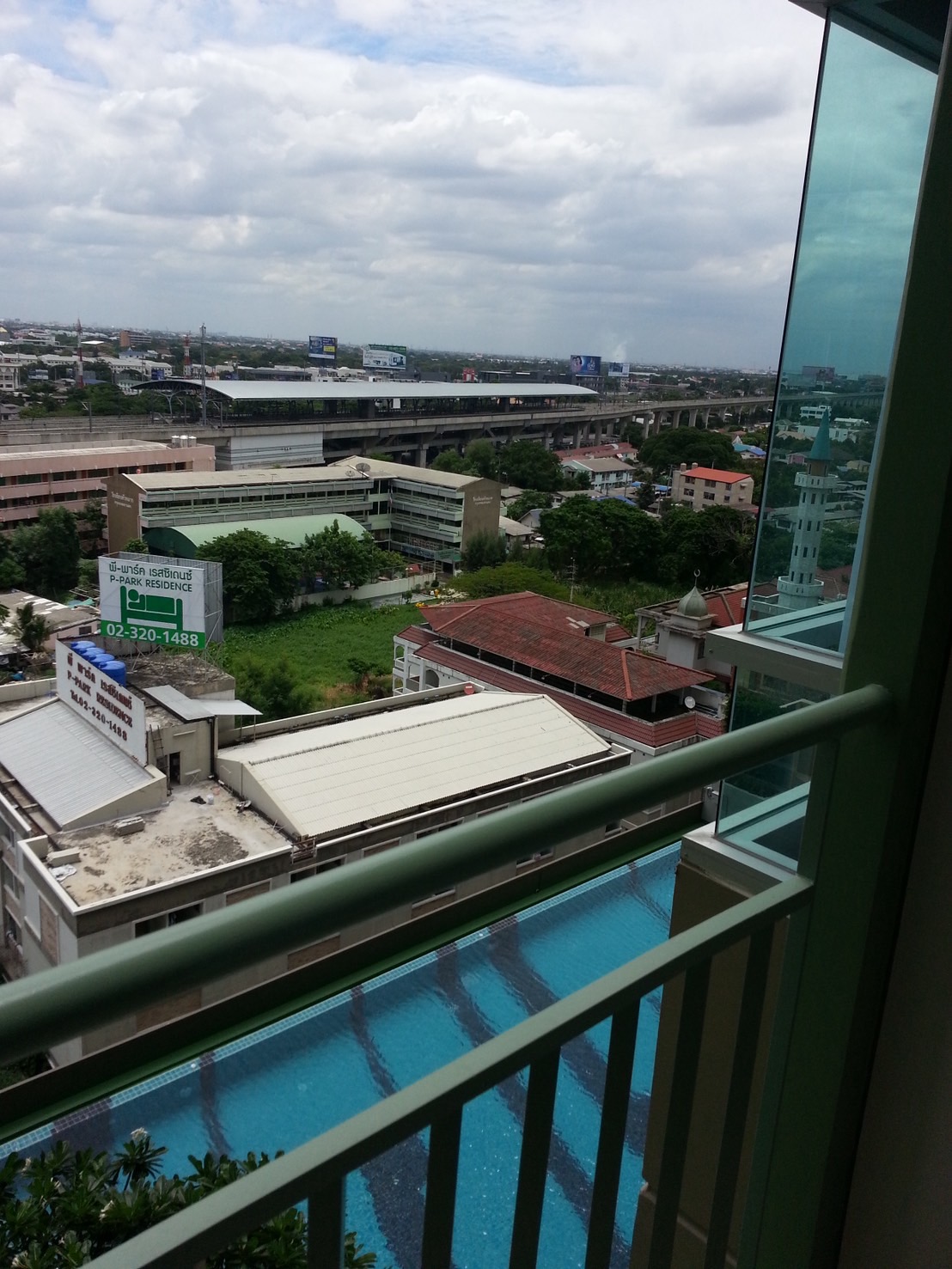 ðĒ āđāļŦāđāđāļāđāļē-āļāļēāļĒ āļāļāļāđāļāļĨāļļāļĄāļāļīāļāļĩāđāļāļĨāļŠ āļĻāļĢāļĩāļāļāļĢāļīāļāļāļĢāđ (Lumpini Place Srinakarin) āđāļāļĨāđ Airport Link āļŦāļąāļ§āļŦāļĄāļēāļ