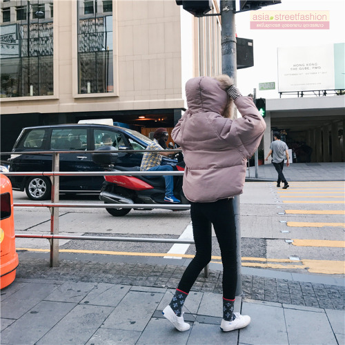 สีเขียว : เสื้อสเวตเตอร์ ไหมพรมคอตั้ง ลายทางในตัว ผ้ายืดได้เยอะ